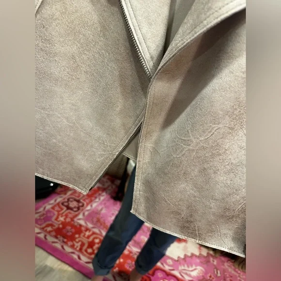 Stylish Cream Leather Bomber Jacket - Picture 11 of 16